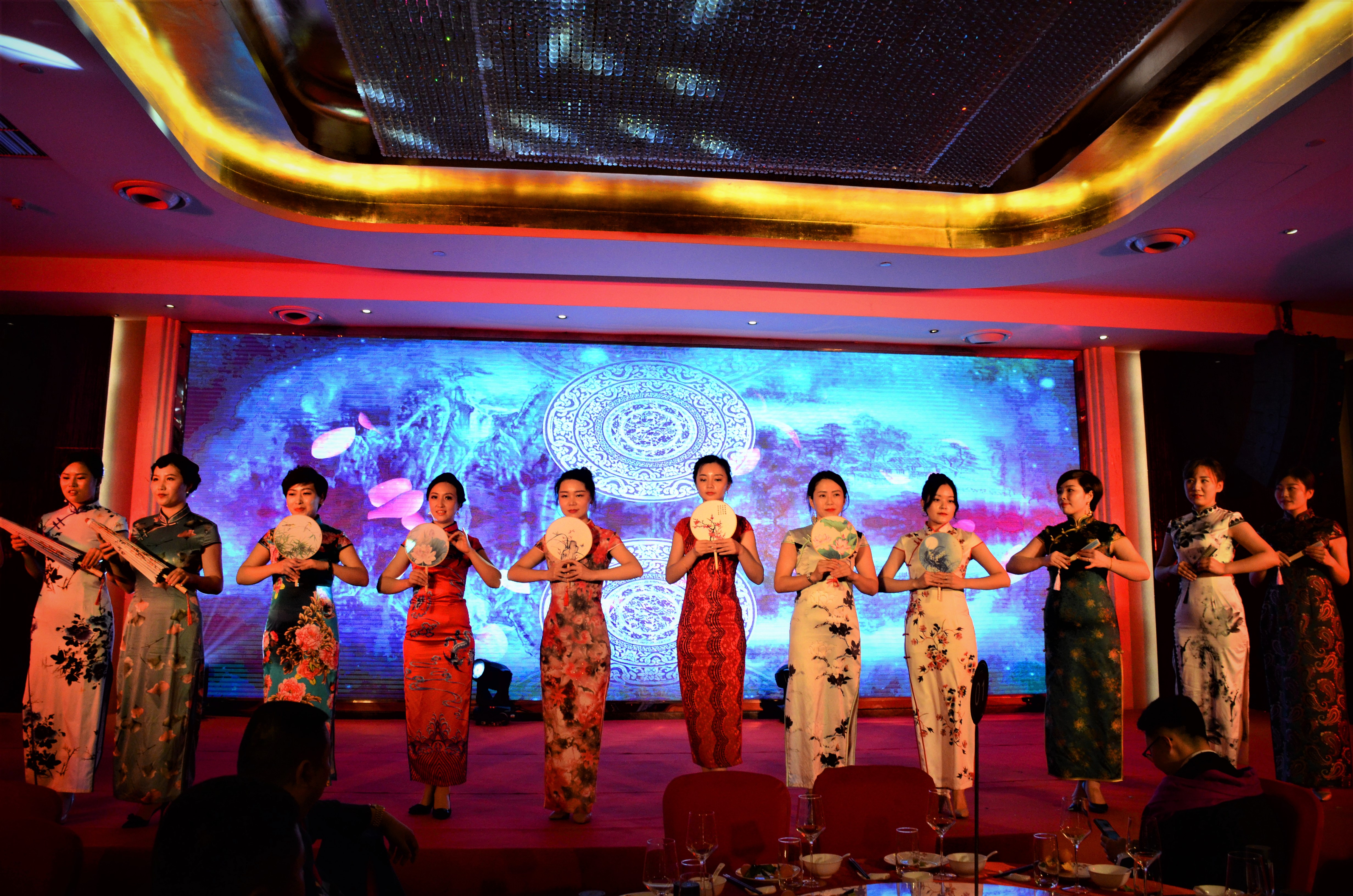 四川中銘建設(shè)2018年年度盛會(huì)暨易鍵通啟動(dòng)儀式  四川中銘建設(shè)2018年年度盛會(huì)暨易鍵通啟動(dòng)儀式