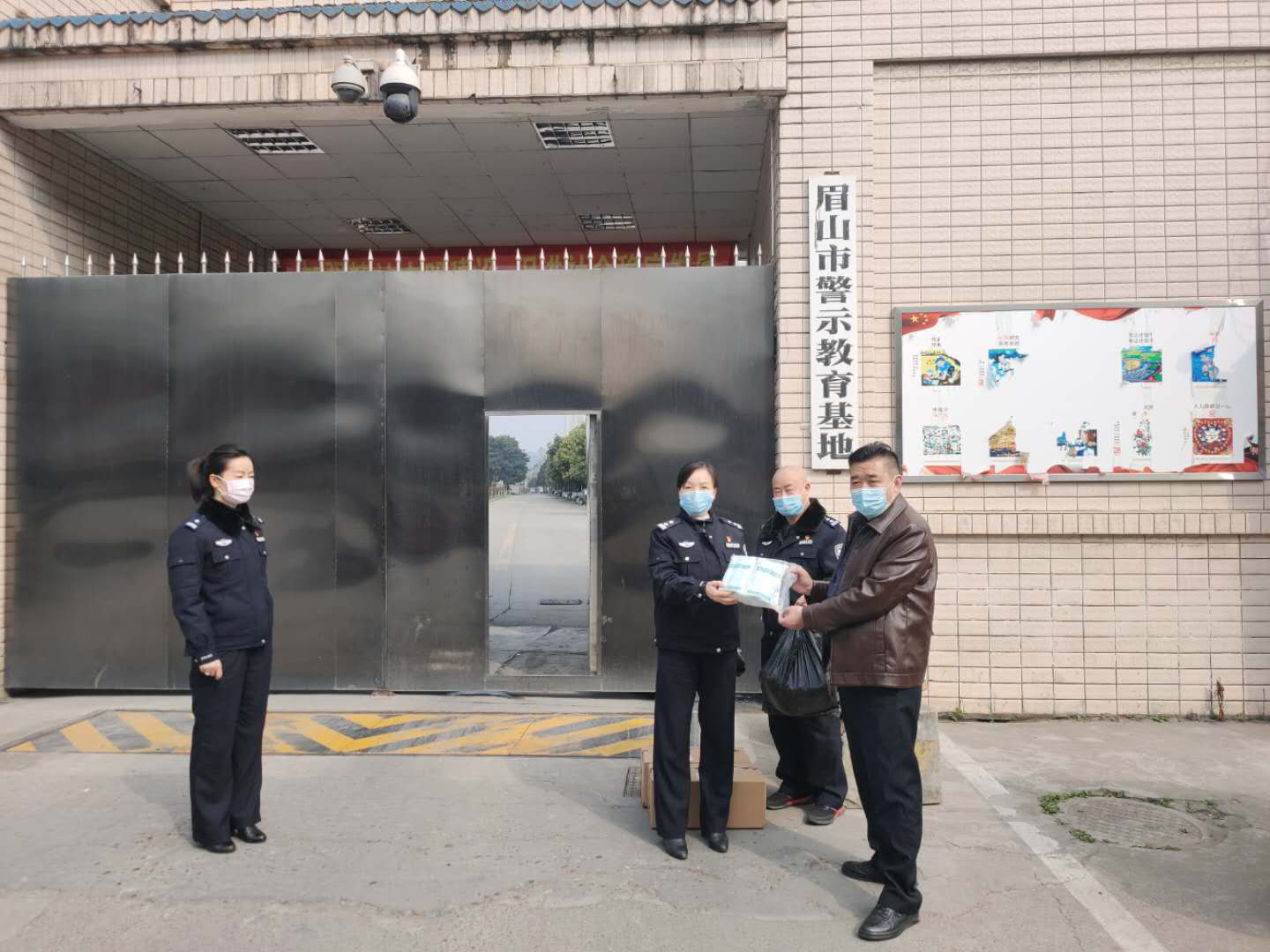 愛(ài)心物資捐贈(zèng) 助力一線抗疫 ——中銘在行動(dòng) 愛(ài)心物資捐贈(zèng) 助力一線抗疫 ——中銘在行動(dòng)